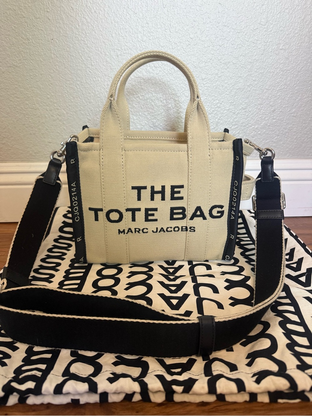 Authentic Marc Jacobs Small Canvas Tote in Cream with Black Trim